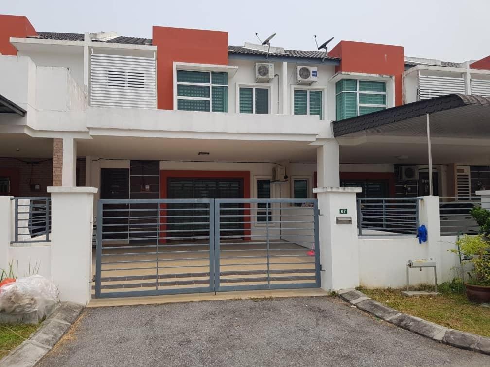 Hasnifana Homestay Seri Iskandar Luaran gambar